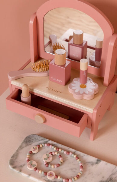 VANITY TABLE