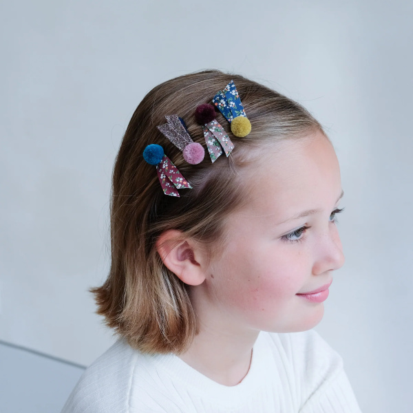 Pom pom clips