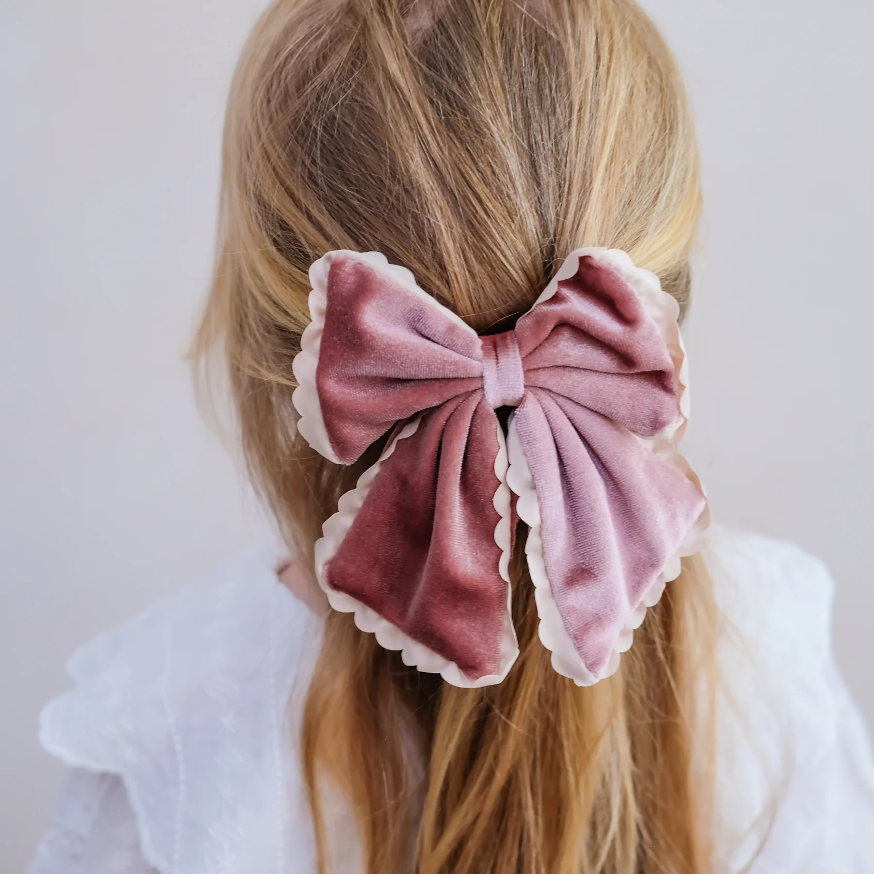 Fiocco per Capelli in Velluto Scalloped Edge