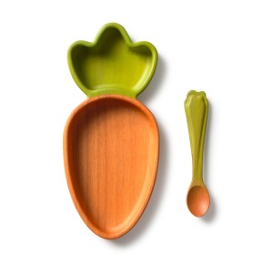 C Oli () Carol PLATECARROT.JPG Set piatto in legno con cucchiaio