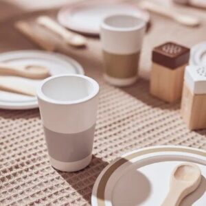 Set di stoviglie in legno