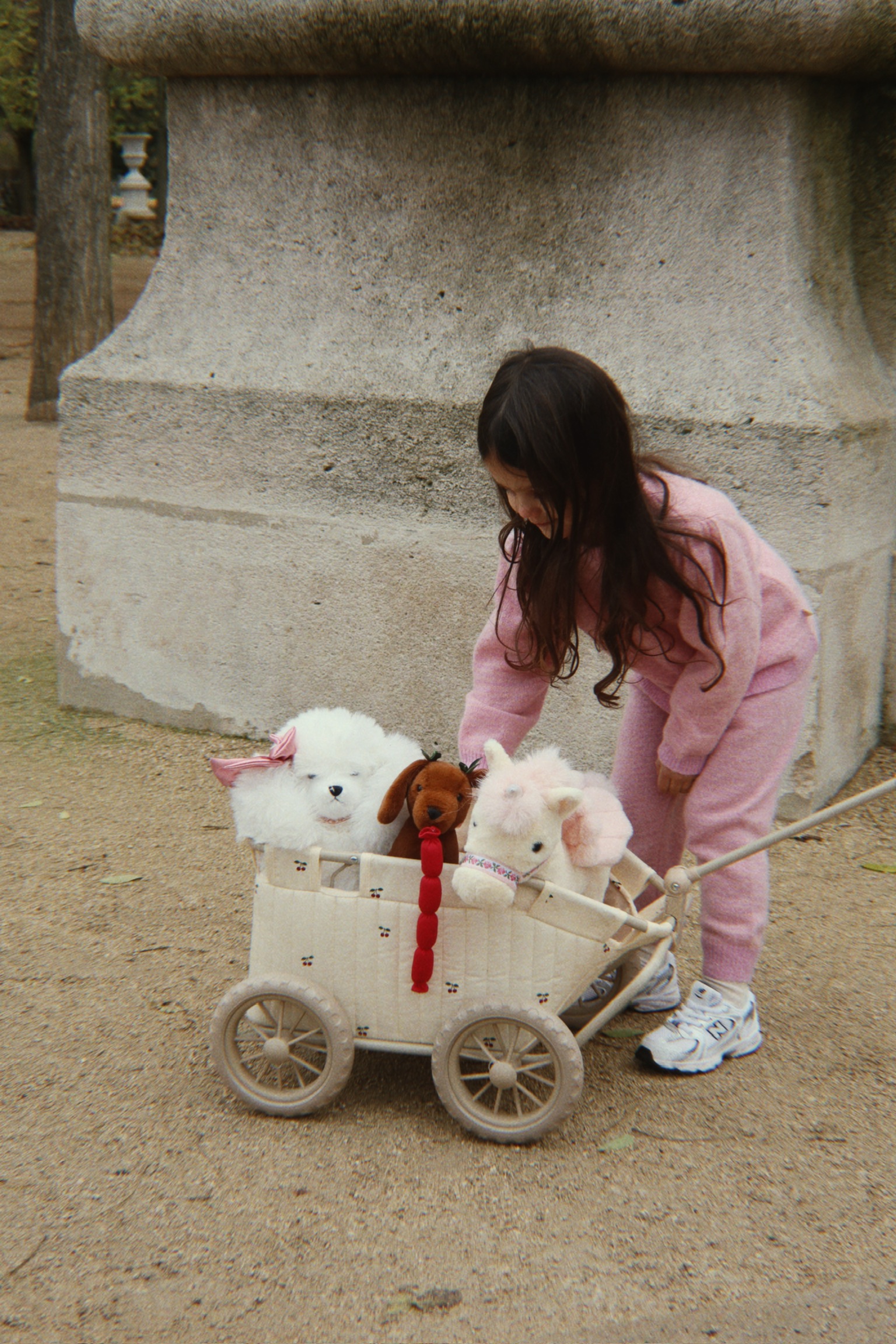 Peluche Chorizo Sausage Dog con Cestino