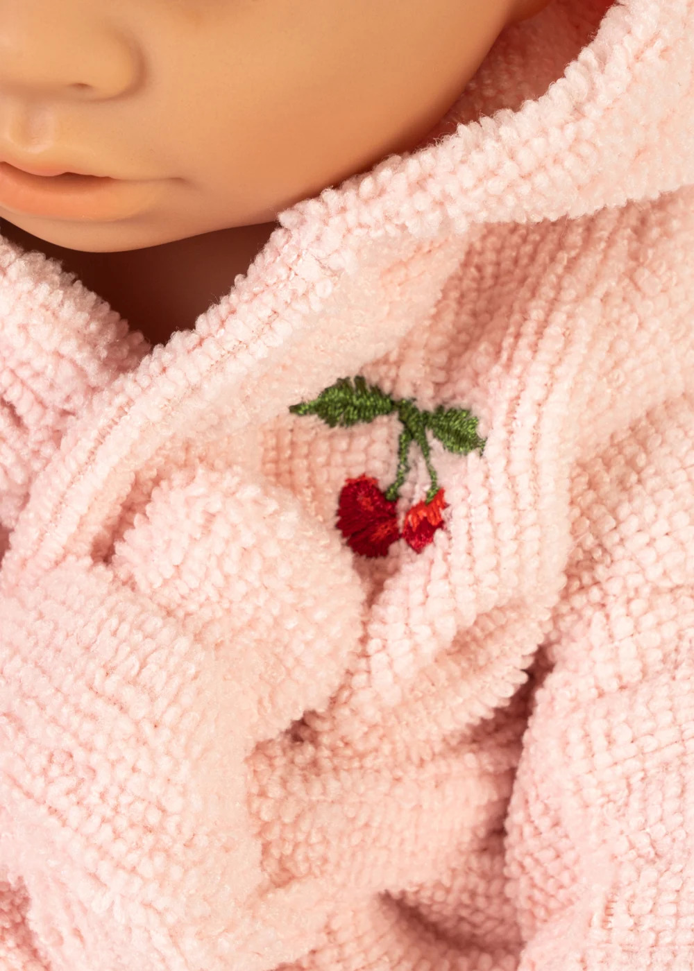 Bambola Isola con Set Bagnetto Cherry