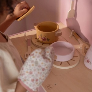 C Little Dutch LD2501ROSA 4 P.JPG Cucina in legno rosa