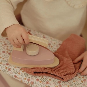 C Little Dutch LD2523IRONING 4 P.JPG Asse da stiro in legno