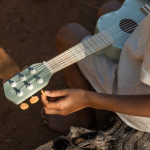 C---little dutch---LD7470VERDE_3_P.JPG Chitarra in Legno Safari Friends