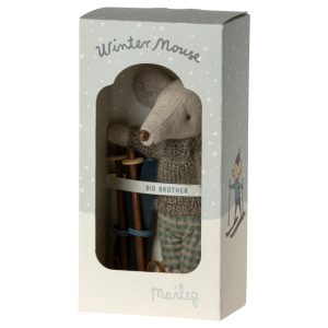 C---maileg---17-321200_2_P.JPG Topolino invernale con set da sci – Big Brother