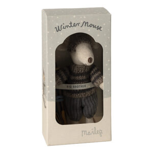 C Maileg 17 421100 2 P.JPG Topolino Maileg invernale con set da sci – Grey