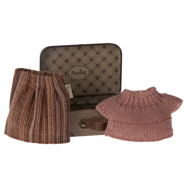 Camicetta e gonna in valigia – Grandma mouse
