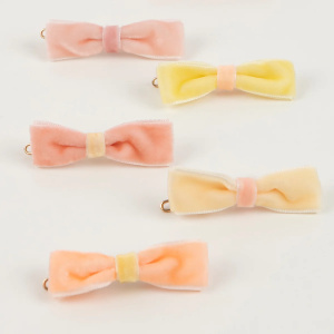 Clip mini arco in velluto pastello