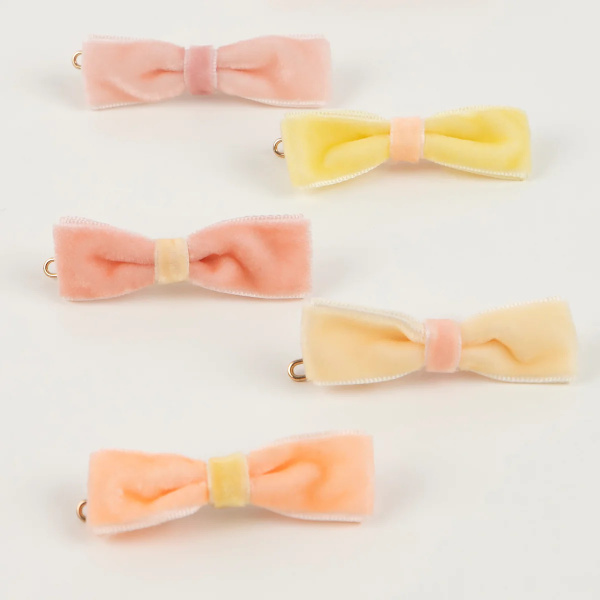 Clip mini arco in velluto pastello