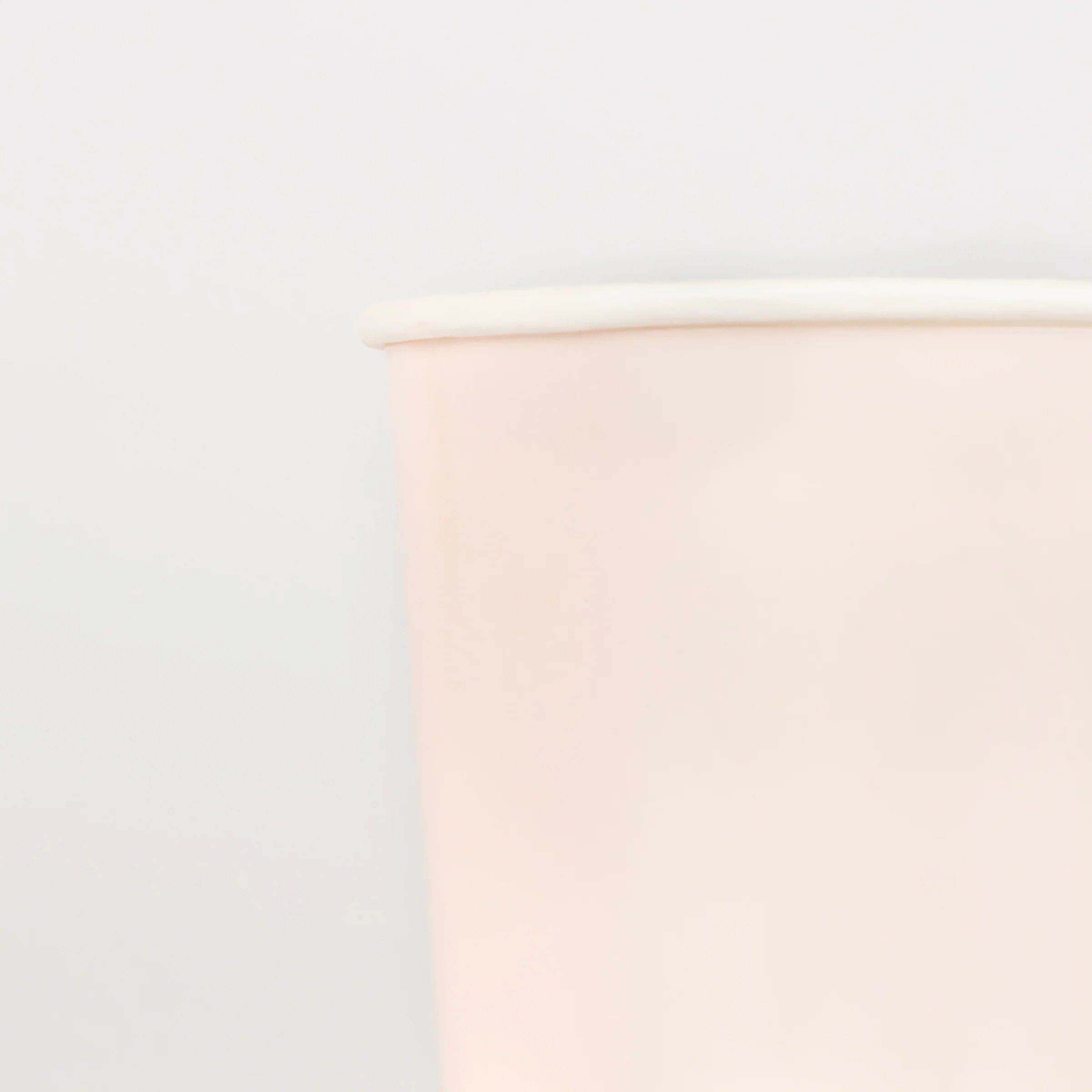 Bicchieri di carta rosa