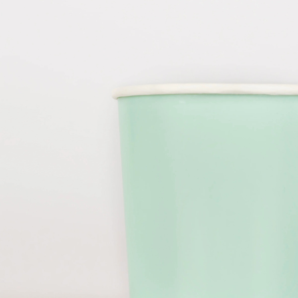 Bicchieri di carta verde menta