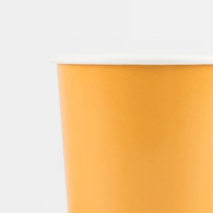 Bicchieri di carta ocra