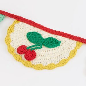 C Meri Meri 301875CROCHET 2 P.JPG Ghirlanda smerlata all’uncinetto