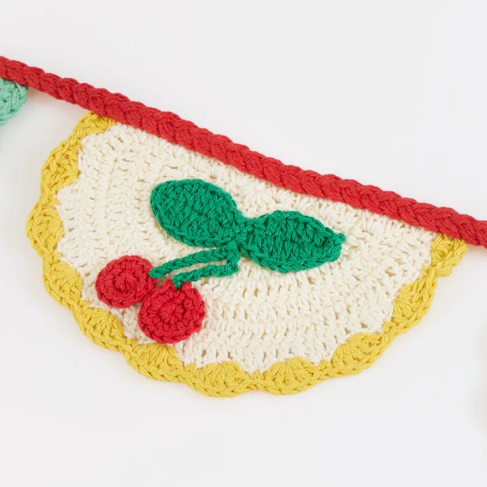 C Meri Meri 301875CROCHET 2 P.JPG Ghirlanda smerlata all’uncinetto