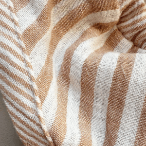 Completo in garza di cotone a righe beige
