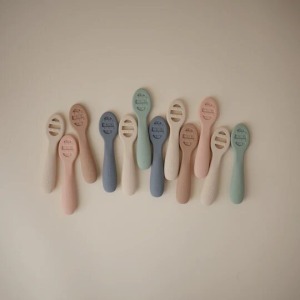 C---mushie---2056CAMBRIDGE BLUE_3_P.JPG Cucchiai per bambini prima pappa