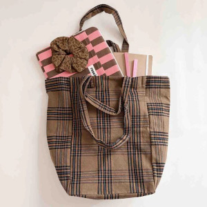 Borsa Elisabeth Rose in April