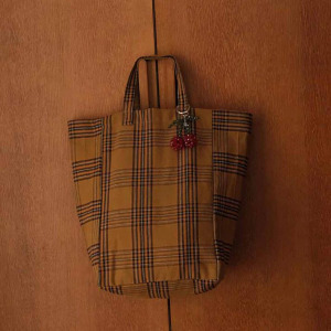 Borsa Elisabeth Rose in April