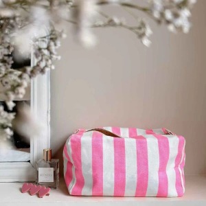 C Rose In April VIC1309 1 P.JPG Beauty da toilette Vic
